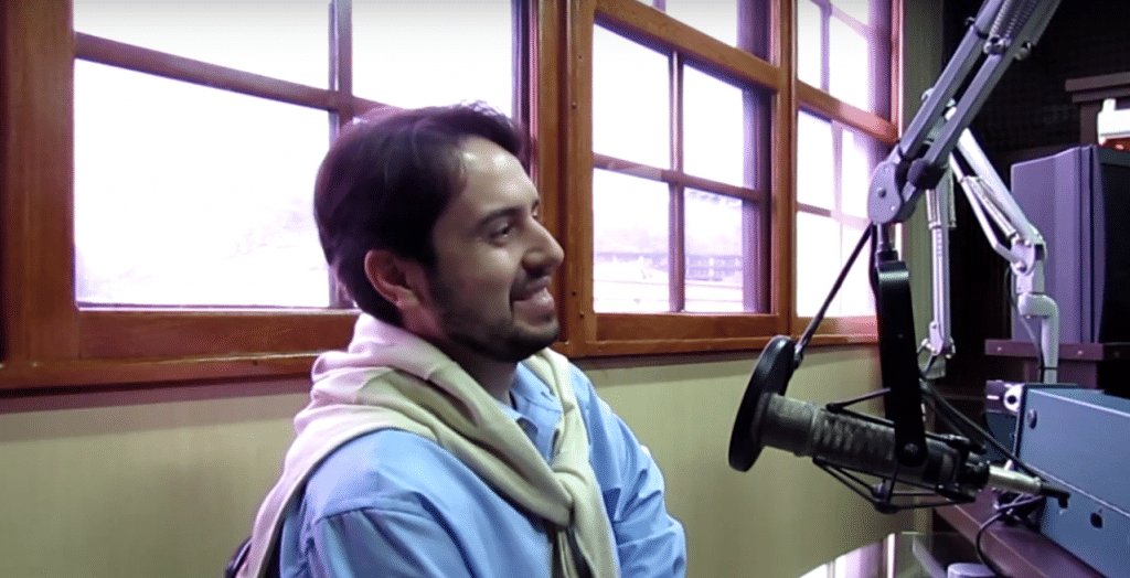 Dr. Paulo Ramos da Conquist Odontologia dá entrevista para a rádio Guararema FM de Blumenau.